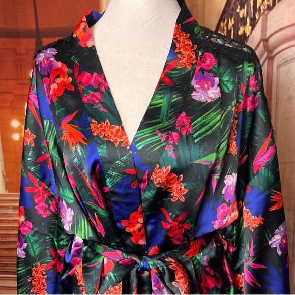 NWT Victoria's Secret Moonlight Tropic Multicolor Floral Satin lace Robe belted - Picture 4 of 11